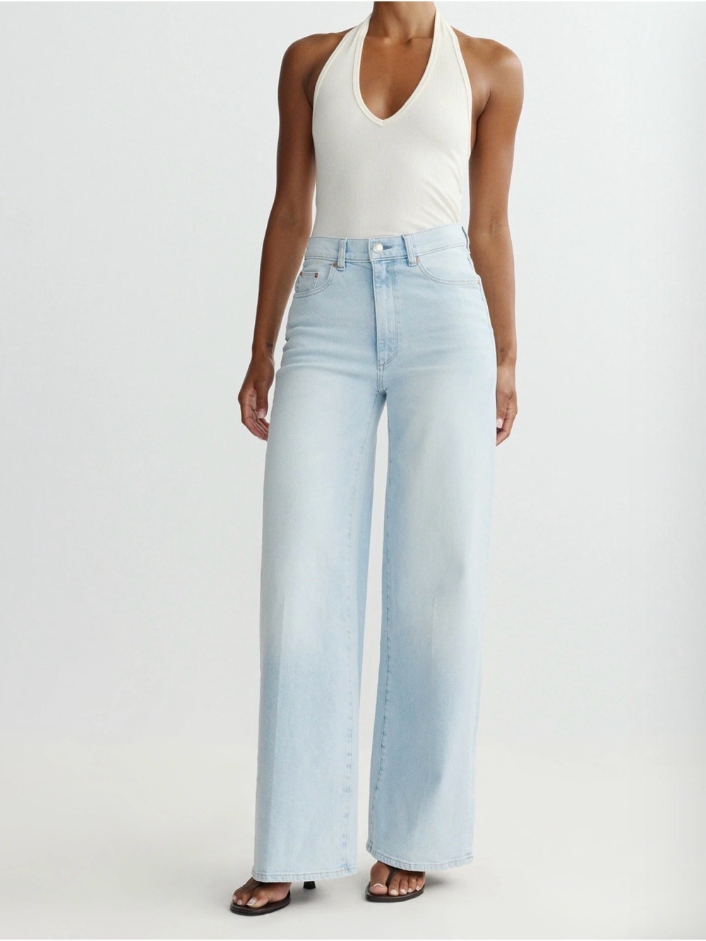 Good American Wide Leg Jeans Size 8/29
High Rise Light Wash 32" Inseam